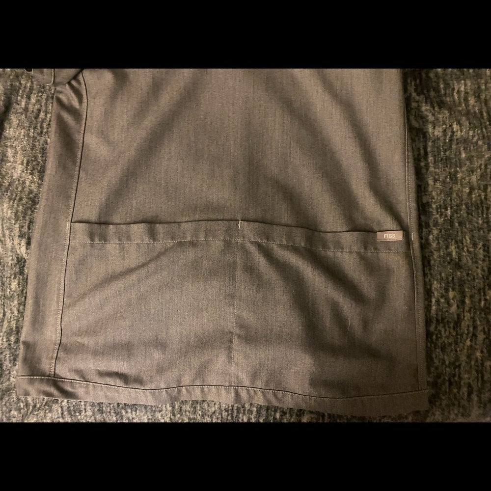 Figs Scrub Top-Small🖤 - Picture 2 of 3